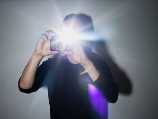 Hạn chế dùng đèn Flash là cách chụp ảnh đẹp bằng điện thoại