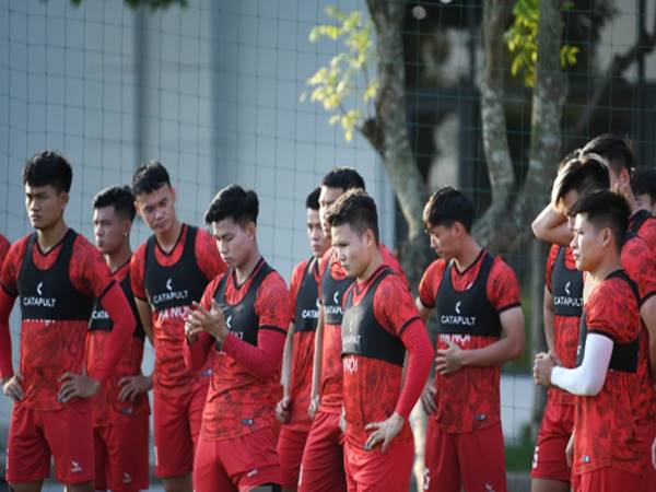 Bóng đá VN sáng 23/11: Quang Hải trở lại luyện tập cùng CAHN