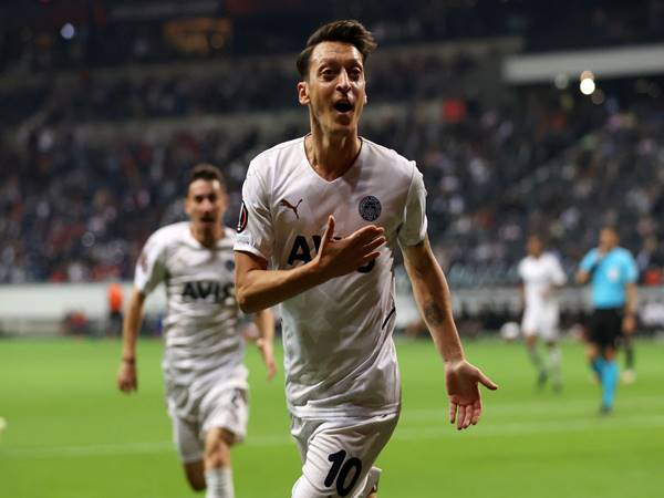 Cầu thủ có nhiều kiến tạo nhất thế giới Mesut Özil – Bậc thầy chuyền bóng thời đỉnh cao