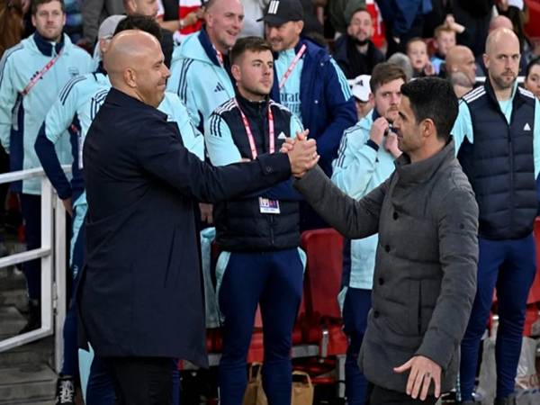 Neville và Carragher đưa ra dự đoán trái ngược