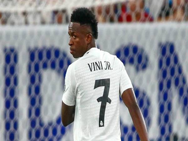 Bóng đá TBN: HLV Xabi Alonso tiết lộ lý do Vinicius dự bị