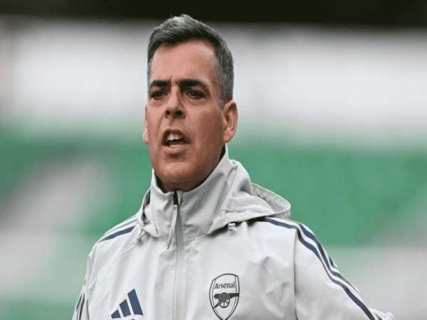 Tin bóng đá: HLV U19 Arsenal bị UEFA phạt