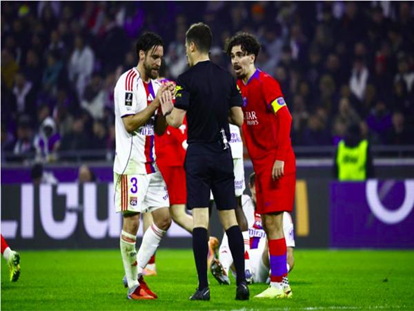 Tin VĐQG Pháp: cân nhắc hủy bỏ pha lập công của Kvaratskhelia