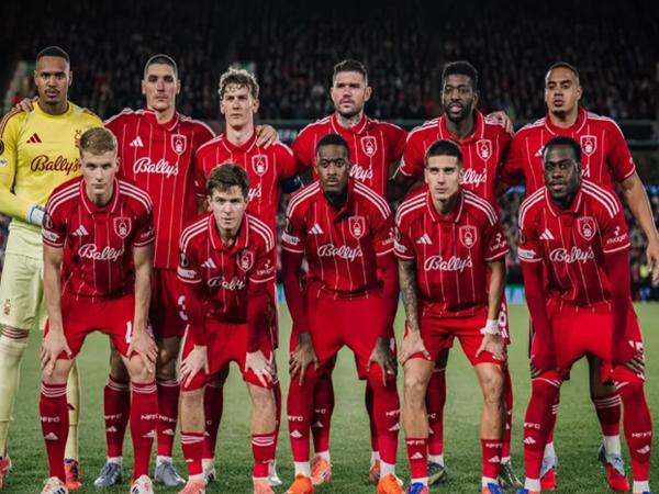 Tin Nottingham Forest: HLV Dyche thăng hoa cùng học trò