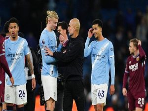Pep Guardiola ở đúng vị trí quen thuộc