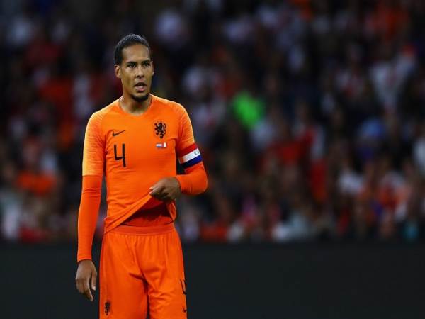 Van Dijk với áo số 4 tại đội tuyển Hà Lan 