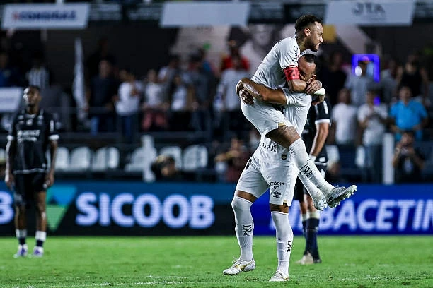 Phong độ thăng hoa nhưng tương lai vẫn bất định